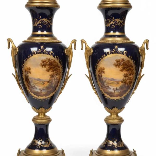 MACE Heritage – Hand-Painted Baroque Porcelain Vase Pair with Brass Details (120 cm)