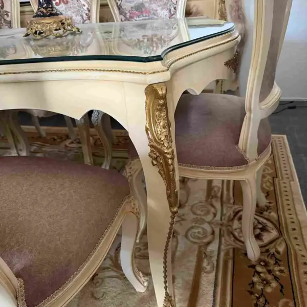 MACE Heritage Handgefertigtes Beiges Barock-Esszimmer-Set mit 8 Stühlen – Ölhandbemalt