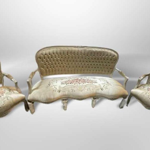 Barocke Salongarnitur - Stil Louis XVI - Farbe Champagner - Dreisitzer-Sofa+Zwei Sessel+Coffeetable - MACE
