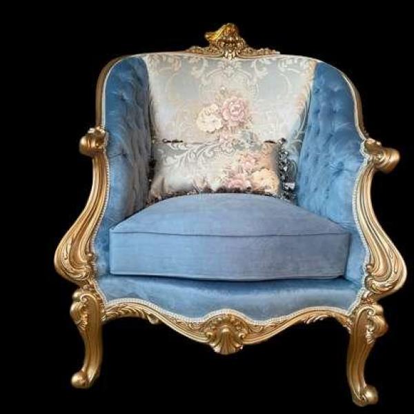 MACE Heritage - luxuriöses barockes Salonset - babyblaue und beige Farbe - Samtstoff - goldener champagnerfarbener Holzrahmen - zwei 3-Sitzer Sofas + 2 Armlehnen + ovaler Couchtisch