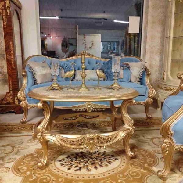 MACE Heritage - luxuriöses barockes Salonset - babyblaue und beige Farbe - Samtstoff - goldener champagnerfarbener Holzrahmen - zwei 3-Sitzer Sofas + 2 Armlehnen + ovaler Couchtisch