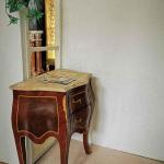 MACE Heritage – Baroque Style Side Table & Small Commode in Solid Beechwood with Marble Top and Copper Accents