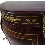 MACE Heritage – Barocke Kommode aus Massivholz mit Messingbeschlägen und geschwungener Front