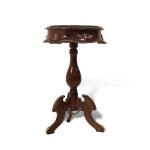 MACE Heritage - Brauner barocker Beistelltisch - Oberfläche aus Marmor - Massivholz - Handgefertigt - Runde Form mit Wellenkanten - Messing