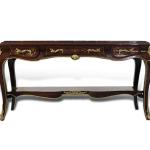 MACE - Baroque TV table - Brown color - Brass - Three drawers - One wooden shelf - Wood top surface - Marquetry - Baroque furniture - 122cm width