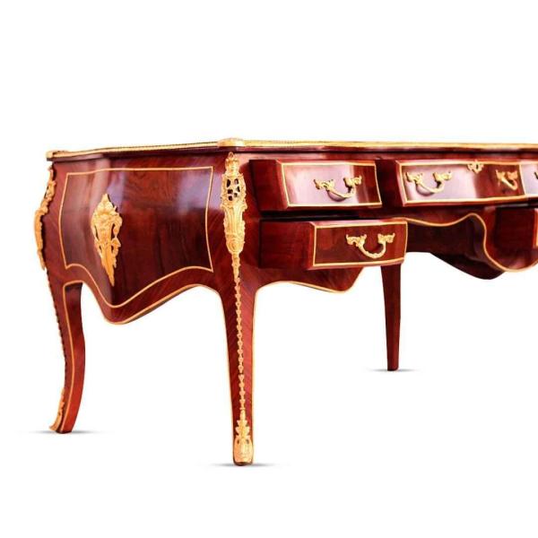 MACE Heritage - Schreibtisch Louis XV. Stil, mit eingefasster Lederschreibunterlage und hochwertigen Kupferverzierung