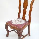 MACE Heritage – Barocker Esszimmerstuhl aus Massivholz in Braun mit rotem Gobelin – Queen-Anne-Beine – Handgefertigt