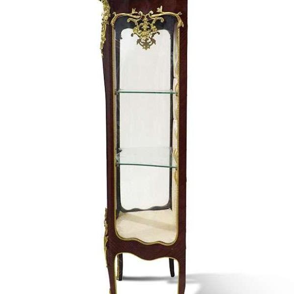 Barocke Vitrine im Louis XV Stil - Brauner/grüner Marmor - Goldener Stoff - Antiker Stil - Barocke Möbel - MACE