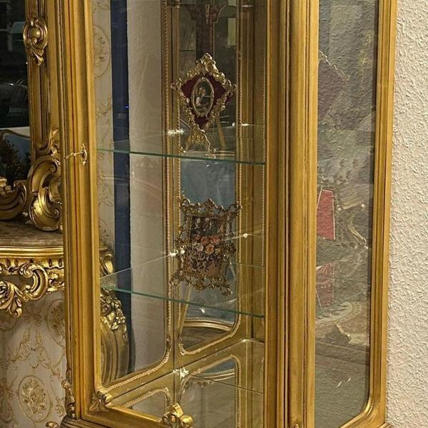 MACE-Barock-Goldvitrine-Drei Glasböden-Eine Schublade-Spiegelrückwand-Klassische Möbel- Wohnzimmer und Flur-210cm