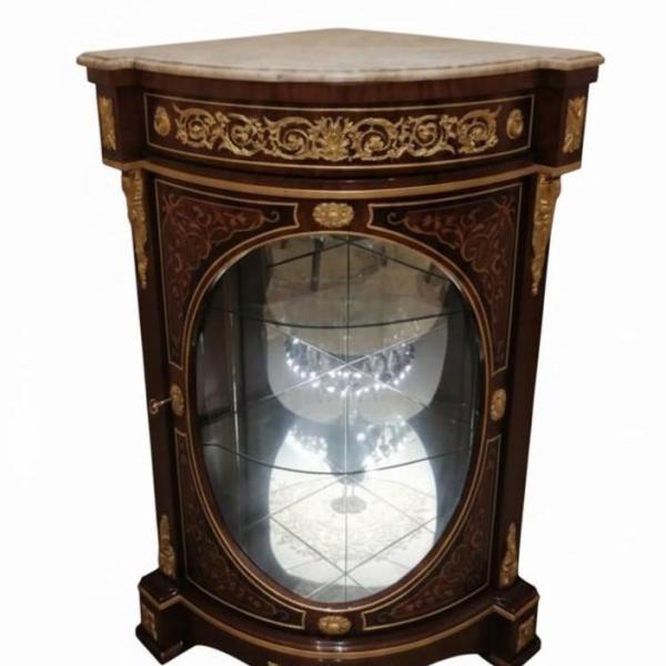 MACE Heritage - Barocke Eckvitrine mit Holzintarsien aus Massivholz, Glasfront & handgefertigten Messingdetails