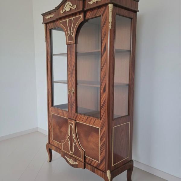 MACE Heritage - Bürovitrine - Messing - Farbe Braun - Zwei Glastüren - Zwei Schubladen - Aktenschrank - Büromöbel