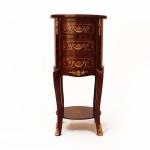 MACE Heritage - Table d’appoint Louis XV / baroque – laiton, marqueterie, blanc, rouge, brun – Si-14