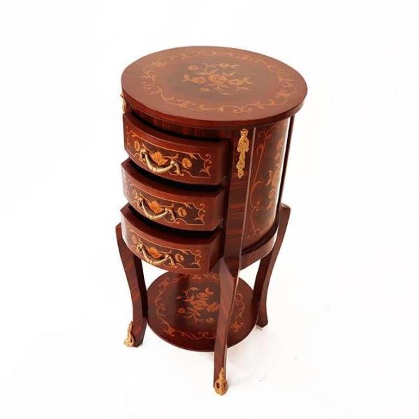 MACE Heritage - Table d’appoint Louis XV / baroque – laiton, marqueterie, blanc, rouge, brun – Si-14