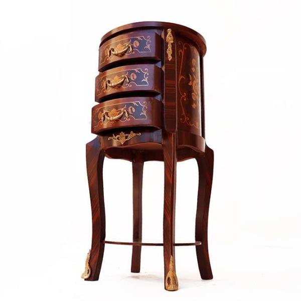 MACE Heritage - Table d’appoint Louis XV / baroque – laiton, marqueterie, blanc, rouge, brun – Si-14