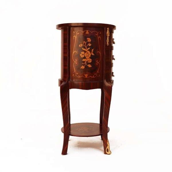 MACE Heritage - Table d’appoint Louis XV / baroque – laiton, marqueterie, blanc, rouge, brun – Si-14