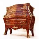 MACE Heritage - Commode baroque – marbre, marqueterie, rouge, beige, cuivré