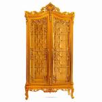 Vitrine im Barockstil - Glas - Gold - 4 Einlegeböden - Rückenlehne aus goldsatiniertem Stoff - MACE