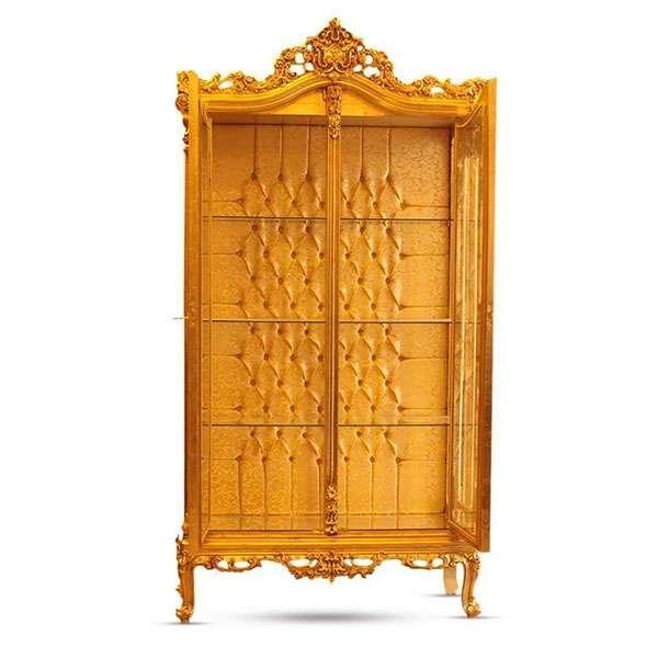 Vitrine im Barockstil - Glas - Gold - 4 Einlegeböden - Rückenlehne aus goldsatiniertem Stoff - MACE