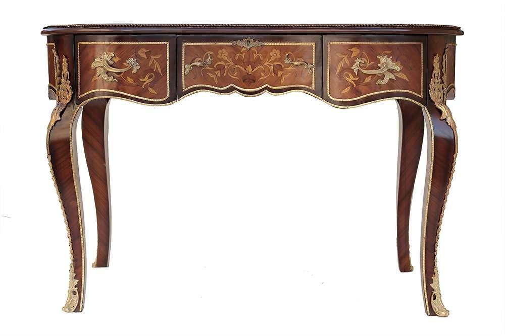 Luxeriöser Schreibtisch im Barockstil Louis XV., verziert mit Holzmosaiken und hochwertiger Kupferlegierung, nierenförmig