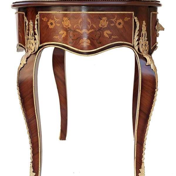 Luxeriöser Schreibtisch im Barockstil Louis XV., verziert mit Holzmosaiken und hochwertiger Kupferlegierung, nierenförmig