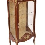 MACE Heritage - Vitrine Rococo / baroque – satin, marbre, laiton, blanc, rouge
