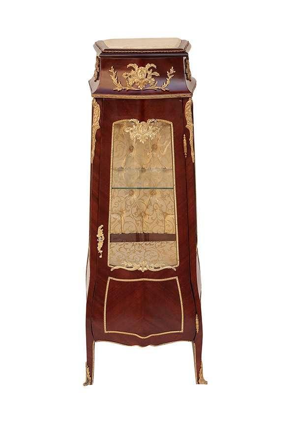 MACE Heritage - Vitrine Louis XV / Rococo – marbre, verre, capitonné, rouge, beige