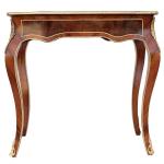 Kleiner Louis XV Barockschreibtisch mit feiner Messingverzierung