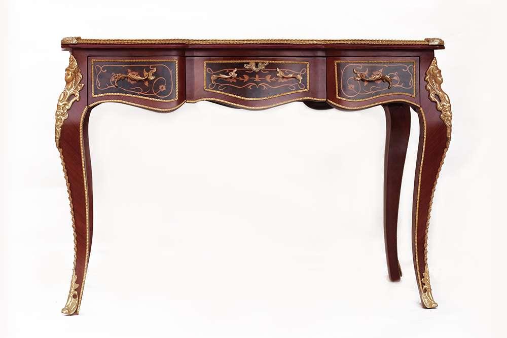 Luxeriöser Barockschreibtisch im Stil von Louis XVI mit wunderschöner Intarsienarbeit