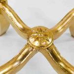 MACE Heritage - Table d’appoint Louis XVI / baroque – marbre, feuille d’or, rouge, beige, doré
