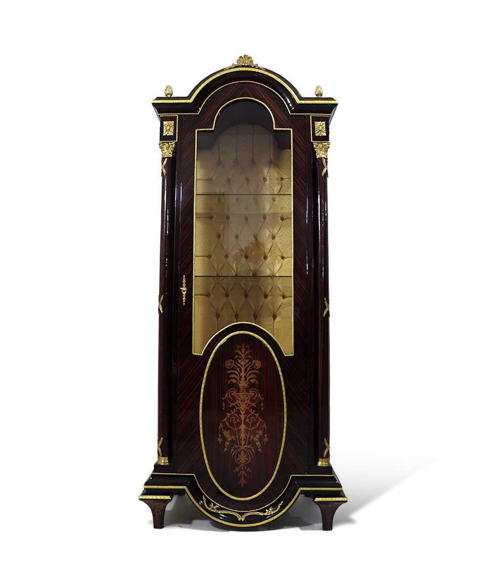 Luxus-Vitrine im braunen Barockstil - Zwei Glasböden - Stauraum im Boden - Messing - Intarsien - MACE