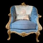 MACE Heritage - luxuriöses barockes Salonset - babyblaue und beige Farbe - Samtstoff - goldener champagnerfarbener Holzrahmen - zwei 3-Sitzer Sofas + 2 Armlehnen + ovaler Couchtisch