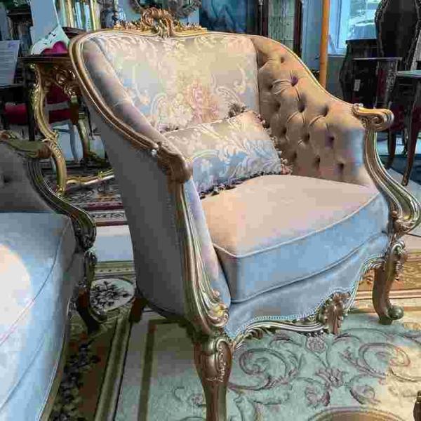 MACE Heritage - luxuriöses barockes Salonset - babyblaue und beige Farbe - Samtstoff - goldener champagnerfarbener Holzrahmen - zwei 3-Sitzer Sofas + 2 Armlehnen + ovaler Couchtisch
