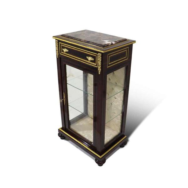 MACE - Barocke Vitrine im Louis XV-Stil - Brauner/grüner Marmor - Goldener Stoff - Antiker Stil - Barocke Möbel - Breite 64cm