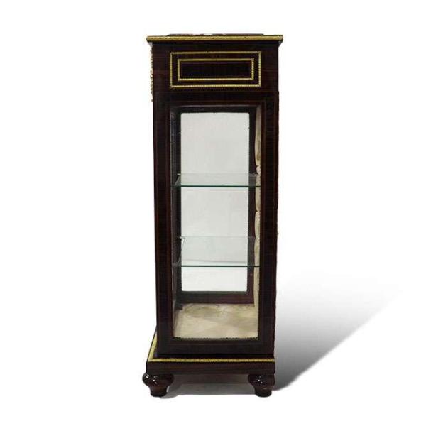 MACE - Barocke Vitrine im Louis XV-Stil - Brauner/grüner Marmor - Goldener Stoff - Antiker Stil - Barocke Möbel - Breite 64cm