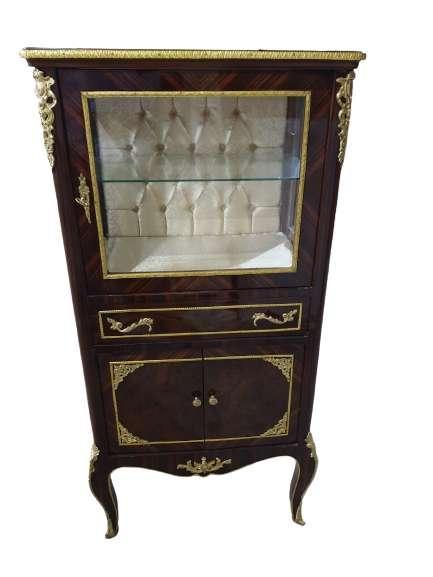 MACE - Baroque Louis XV style display case - Brown/Green marble - Golden fabric - One glass shelf - One drawer - Storage cabinet - Baroque furniture