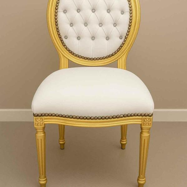 Mace Heritage Barocker Louis XVI Esszimmerstuhl – Weißes Kunstleder & Goldrahmen