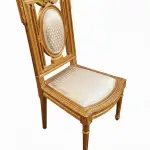 MACE Heritage – Imperial Chair – Handgeschnitzter Stuhl im Louis-XVI-Stil mit goldener Fassung & elfenbeinfarbener Polsterung