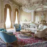 MACE Heritage - luxuriöses barockes Salonset - babyblaue und beige Farbe - Samtstoff - goldener champagnerfarbener Holzrahmen - zwei 3-Sitzer Sofas + 2 Armlehnen + ovaler Couchtisch