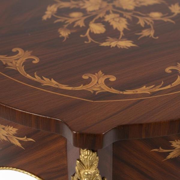 MACE Heritage – Louis-XV-Beistelltisch aus Massivholz mit Intarsienplatte, Goldapplikationen und runder Tischplatte