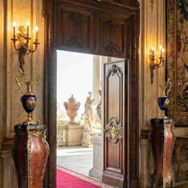 MACE Heritage - Luxus-Barockvase - Weinkrugform - Dunkelblau - Messing - Vasen-Set - Zwei Vasen rechts und links