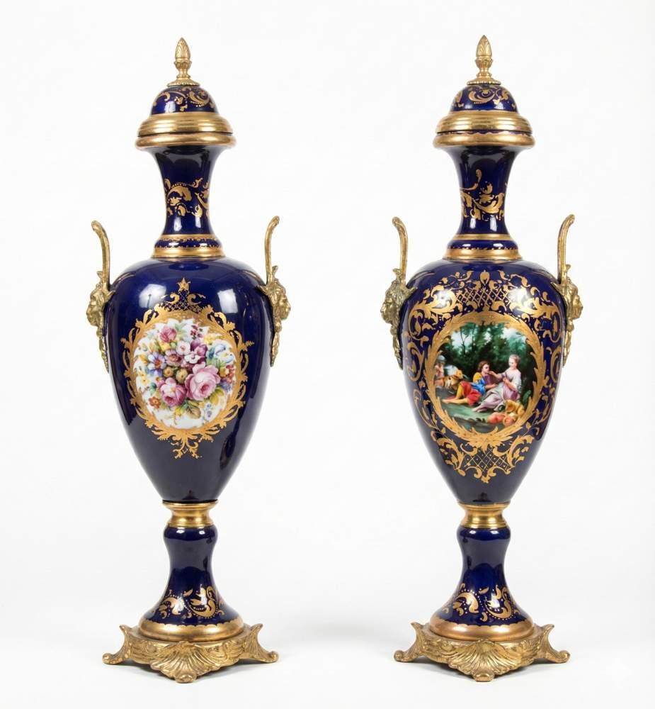 MACE Heritage - barocke Romeo und Julia Porzellan Vase Set -Messinggriff - Zwei Vasen - 80cm