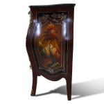 MACE Heritage – Barocke Louis-XV-Kommode mit handgemalter Ölmalerei, Messingbeschlägen und Natur-Marmorplatte