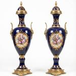 MACE Heritage - barocke Romeo und Julia Porzellan Vase Set -Messinggriff - Zwei Vasen - 80cm