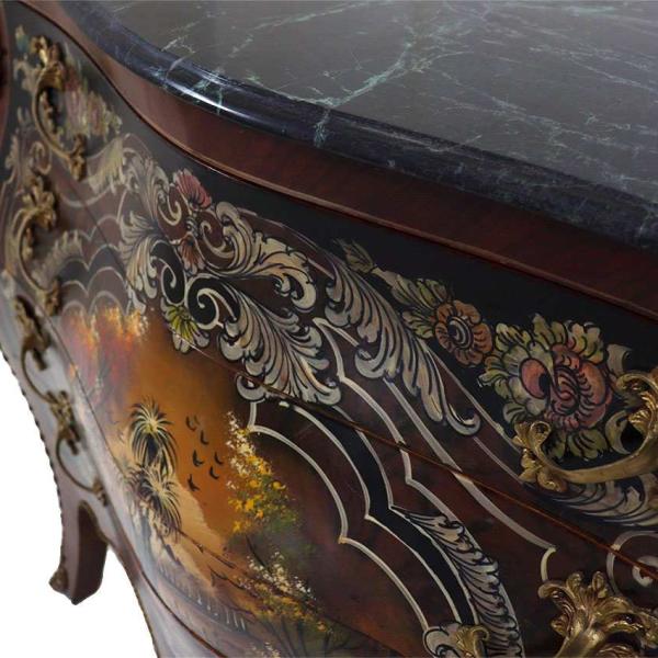 MACE Heritage – Barocke Louis-XV-Kommode mit handgemalter Ölmalerei, Messingbeschlägen und Natur-Marmorplatte