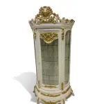 MACE Heritage Handgefertigte Barock-Vitrine in Beige & Gold mit Glasböden und Krone 220cm