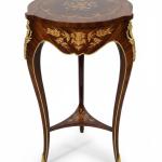 MACE Heritage – Louis-XV-Beistelltisch aus Massivholz mit Intarsienplatte, Goldapplikationen und runder Tischplatte