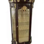 MACE Heritage – Luxuriöse Barock-Vitrine in Braun & Gold mit Krone – Handgefertigt – 212 cm