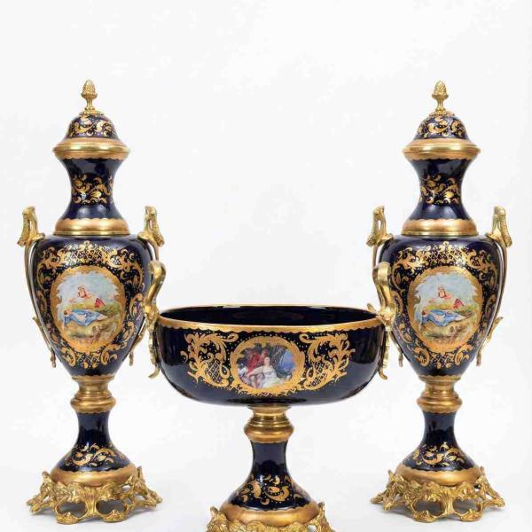MACE Heritage - barocke Romeo und Julia Porzellan Vasen Set - Marineblaue Farbe - Messinggriff - Handgefertigte Ölzeichnung - Zwei Vasen+Eine Schale - 70cm