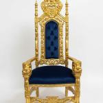MACE Heritage – Barocker Thronsessel aus Massivholz mit Löwenarmlehnen, Samtpolsterung in Tiefblau