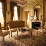 Barocke Salongarnitur - Stil Louis XVI - Farbe Champagner - Dreisitzer-Sofa+Zwei Sessel+Coffeetable - MACE